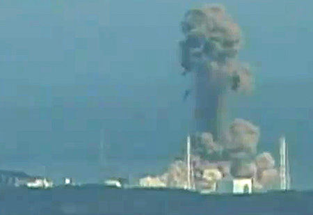  A second GE nuclear reactor building at Fukushima Dai-ishi suffers a hydrogen gas explosion.